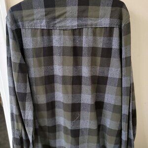Calvin Klein Men's Plaid Casual Shirt (L)